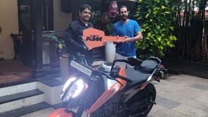 डीनो मोरिया ने खरीदी मुंबई की पहली केटीएम ड्यूक 790, 8.64 लाख रुपयें है बाइक की कीमत