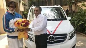 अमिताभ बच्‍चन बर्थडे स्पेशल: देखिए बिग बी का शानदार कार कलेक्‍शन