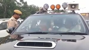 विधायक चल रहे थे काले शीशे वाली गाड़ी पर, ट्रैफिक पुलिस ने कर दिया चालान