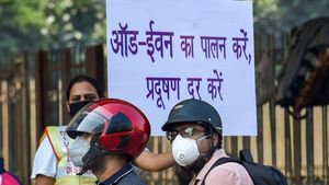 दिल्ली की हवा फिर हुई जहरीली, ऑड-इवन स्कीम को बढ़ाने पर हो रहा है विचार