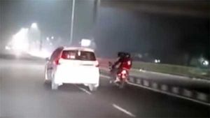 नशे में धुत बाइक सवार हुए हादसे का शिकार, देखें वाइरल वीडियो