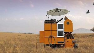 तमिलनाडु के इस युवा ने ऑटोरिक्शा को बना दिया चलता फिरता घर