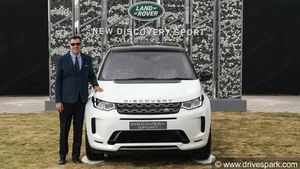 नई लैंड रोवर डिस्कवरी स्पोर्ट भारत में हुई लॉन्च, कीमत 57.06 लाख रुपये