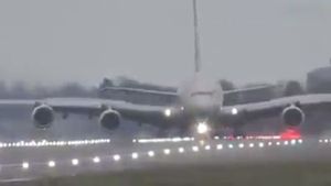 पायलट ने हैरतंगेज अंदाज से लैंड कराया एयरबस ए380 प्लेन, वीडियो देख हो जाएंगे हैरान