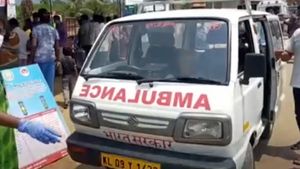 कोरोना वायरसः केरल से एम्बुलेंस के जरिए अवैध रूप से तमिलनाडु जा रहे लोग पकड़े