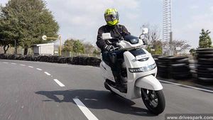 TVS iQube Electric Scooter Review: टीवीएस आईक्यूब इलेक्ट्रिक स्कूटर रिव्यू