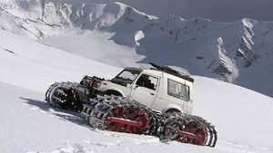 मारुति जिप्सी को मॉडिफाई कर बनाया स्नो व्हीकल, पहिये निकाल कर लगाए टैंक ट्रैक, तस्वीरें