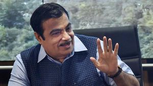 नितिन गडकरी ने कहा- अंतरराज्यीय परिवहन रुकावटों को करें दूर, शुरू करें ऐप आधारित टैक्सी सेवाएं