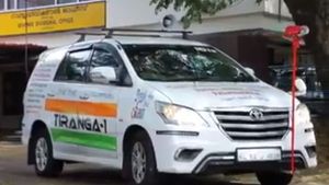 टोयोटा इनोवा क्रिस्टा को किया मॉडिफाई, कोरोना संक्रमित इलाकों की स्क्रीनिंग के लिए हो रही इस्तेमाल