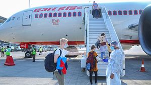 Face Masks Mandatory In Airlines: अब हवाई जहाज में सफर करने के लिए मास्क हुआ जरुरी