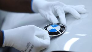 BMW Restarts Operations: बीएमडब्ल्यू ने चेन्नई प्लांट में उत्पादन किया शुरू, सुरक्षा का खास ख्याल