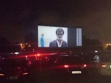 दुबई में फिल्म प्रेमियों के लिए शुरू हुआ ड्राइव-इन सिनेमा, जाने क्या है खास