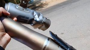 Aftermarket Exhaust Crushed: पुलिस ने नष्ट किया 1 लाख रुपये का आफ्टर मार्केट एग्जॉसट, देखें वीडियो