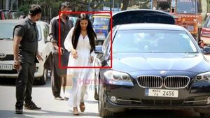 Poonam Pandey Violates Lockdown: पूनम पांडे ने कोविड-19 लॉकडाउन तोड़ा, बीएमडब्ल्यू में कर रही थी सफर