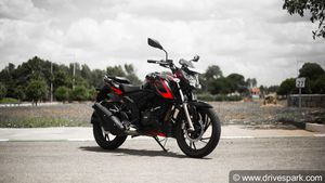 TVS Apache RTR 160 & RTR 200 4V Prices Hiked: टीवीएस अपाचे आरटीआर रेंज की कीमत में हुई वृद्धि