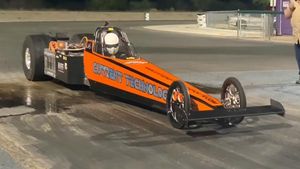 Electric Drag Race Car Created World Record: इलेक्ट्रिक ड्रैग रेस कार ने बनाया नया वर्ल्ड रिकाॅर्ड