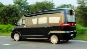 Tata Winger Modified Into Luxury MPV: टाटा विंगर को मिले लग्जरी कार के फीचर्स, देखें तस्वीरें