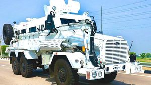 आनंद महिंद्रा ने दिखाई देश में बनी डिफेंस वाहन, मुंबई ट्रैफिक पर भी ली चुटकी