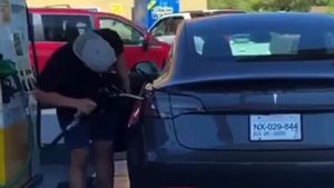 कार ड्राईवर ने पेट्रोल पंप पर की ऐसी हरकत, वीडियो देख आपको भी आएगी हंसी