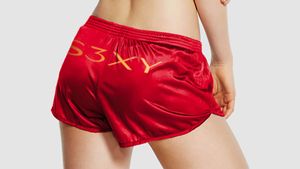 Tesla Short Shorts Branded Apparel: यह प्रसिद्ध कार कंपनी बेच रही छोटे शॉर्ट्स, बेहद रोचक है वजह