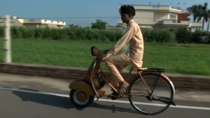 आठवीं के बच्चे ने बनाई स्कूटर जैसे दिखने वाली साइकिल, खर्च आया इतना