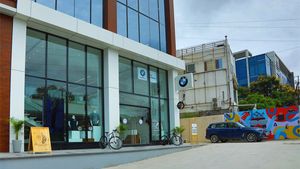BMW Opens First Retail Store In India: बीएमडब्ल्यू ने भारत में खोला पहला रिटेल स्टोर, जानें