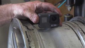 GoPro Inside Car Tyre: कार के टायर के अंदर फिट किया गोप्रो कैमरा, बनाया वीडियो