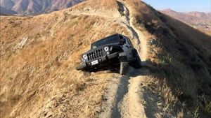 Jeep Wrangler Rescued: पहाड़ में फंसे जीप रैंगलर को किया गया रेस्क्यू, देखें हैरतंगेज वीडियो