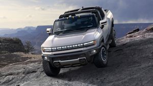 GMC Hummer EV: जीएमसी हमर इलेक्ट्रिक का ऑटो लेन फीचर आया सामने, देखें वीडियो
