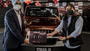 Mahindra Thar Deliveries Starts: महिंद्रा थार की डिलीवरी हुई शुरू, आनंद महिंद्रा ने दी बधाई
