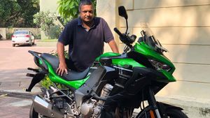 बॉलीवुड के इस डायरेक्टर ने खरीदी कावासाकी वर्सिस 1000, देखें तस्वीरें