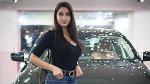 Actress Nora Fatehi Buys BMW 5 Series: एक्ट्रेस नोरा फतेही ने इस क्रिसमस खरीदी बीएमडब्ल्यू 5 सीरिज कार