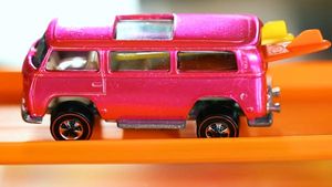 Rarest Volkswagen Beach Bomb Prototype: दुर्लभ फॉक्सवैगन ‘बीच बम’ खिलौना 1.1 करोड़  में बिका