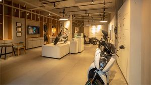 Ather Dealership In Mumbai: एथर एनर्जी ने मुंबई में अपना डीलरशिप खोला, इलेक्ट्रिक स्कूटर की डिलीवरी हुई शुरू