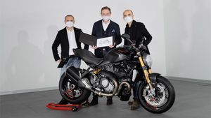 Ducati 3,50,000th Monster Delivered: डुकाटी ने डिलीवर की 3,50,000वीं मॉन्स्टर, जानें