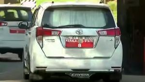 केरल पुलिस ने सन-फिल्म लगे वाहनों पर चलाया अभियान, कई नेताओं से वसूला जुर्माना