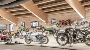 दुनिया के सबसे ऊंचे मोटरसाइकिल म्यूजियम में लगी आग, 200 से अधिक बाइक जलकर खाक