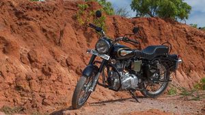 Royal Enfield Bullet 350 Price Hiked: रॉयल एनफील्ड बुलेट 350 की कीमत में हुई बढ़ोत्तरी, जानें कितनी