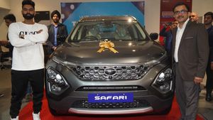 First Tata Safari Delivery In Punjab: पंजाबी सिंगर परमिश वर्मा को डिलीवर हुई पंजाब की पहली टाटा सफारी