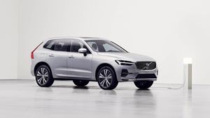 2021 Volvo XC60 Facelift Unveiled: नई वोल्वो एक्ससी60 फेसलिफ्ट का हुआ खुलासा, जानें क्या बदला