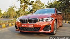 BMW M340i xDrive Launched: बीएमडब्ल्यू एम340आई एक्स ड्राइव भारत में हुई लाॅन्च, जानें कीमत व फीचर्स