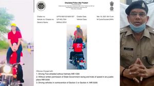 Girl’s Stunt On Royal Enfield Bike: रॉयल एनफील्ड पर दो लड़कियों के स्टंट का वीडियो वायरल, कटा चालान