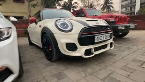 Maruti Dealer Owns 45 Luxury Cars: ये मारुति सुजुकी डीलर है 45 लग्जरी कारों का मालिक