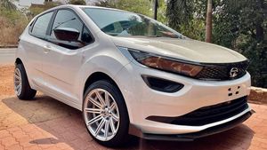 Tata Altroz Modification: टाटा अल्ट्रोज में लगाए 17-इंच के कॉनकेव रिम्स, बढ़ गया है स्पोर्टीनेस