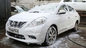 Nissan Free Foam Wash Service: निसान व डैटसन की कारों को आज मिल रहा फ्री फोम वाश सर्विस, जानें