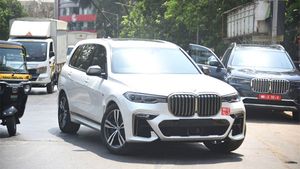Shahid Kapoor Buys BMW X7 SUV: शाहिद कपूर ने खरीदी बीएमडब्ल्यू एक्स7 एसयूवी, कीमत है 92 लाख रुपये