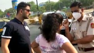 Delhi Couple Misbehaved With Police: कार में बिना मास्क पहने घूम रहा था कपल, पुलिस ने रोका तो करने लगे बवाल