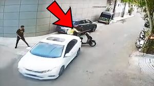 होंडा सिटी ने 2 युवकों को कुचलने की कोशिश की, वीडियो देख कांप जाएगी आपकी रूह