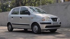 Hyundai Santro Xing Restored: 16 साल पुरानी हुंडई सेंट्रो को दोबारा किया रिस्टोर, लग रही नई जैसी
