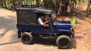 Man Builds Electric Jeep Miniature: इस व्यक्ति ने अपने बच्चों के लिए बनाई छोटी इलेक्ट्रिक जीप, देखें वीडियो
